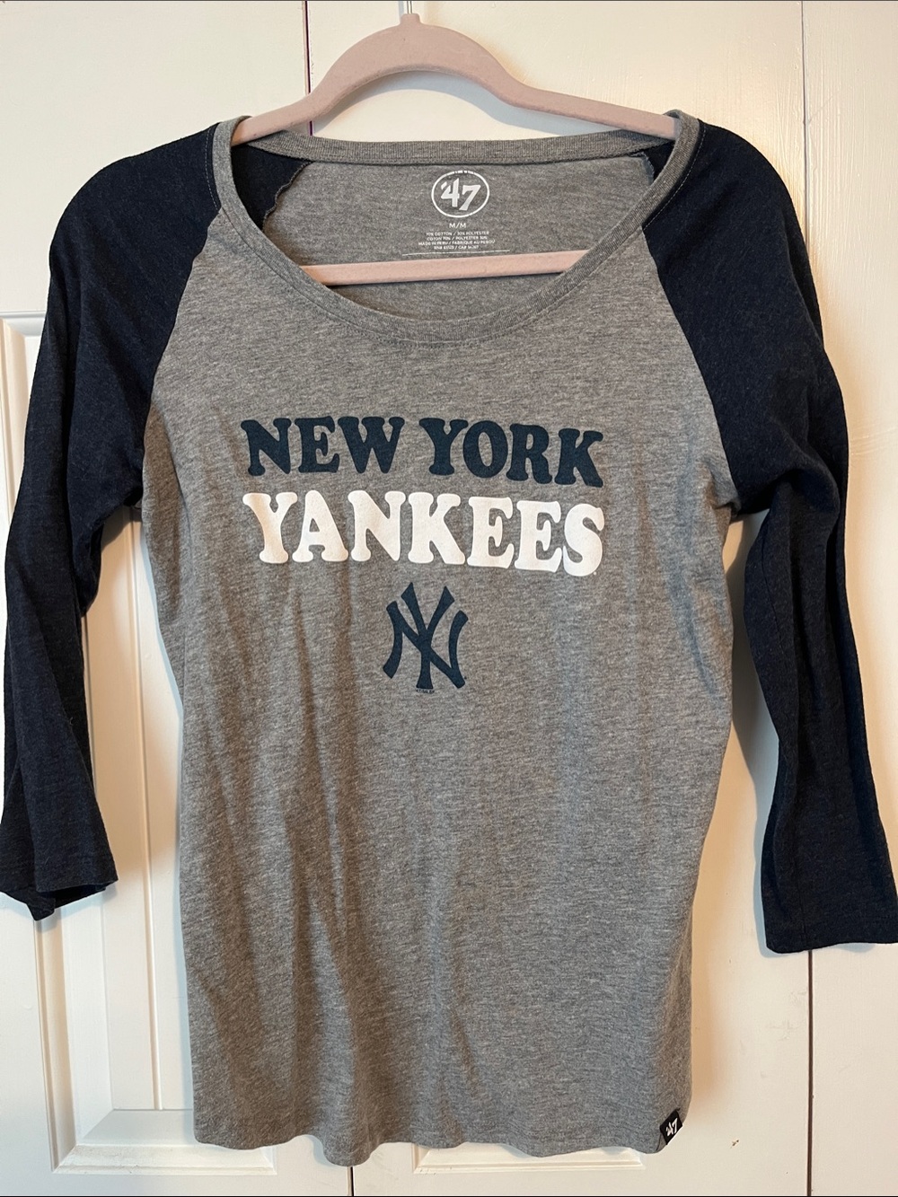 47 New York Yankees Raglan Tee - Gray & Navy Blue